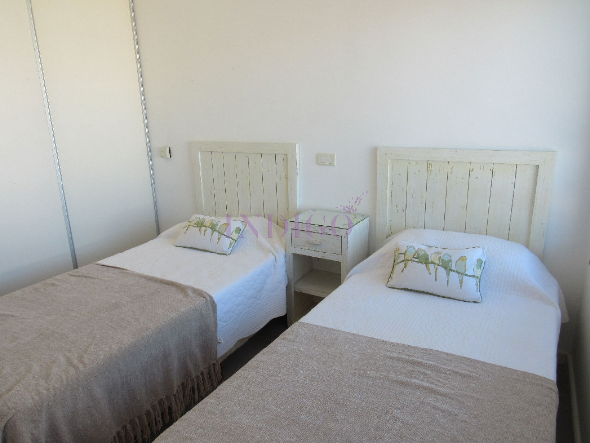 Apartamento Ref.29 - Departamento en alquiler sobre Avenida Francia a metros del Mar.