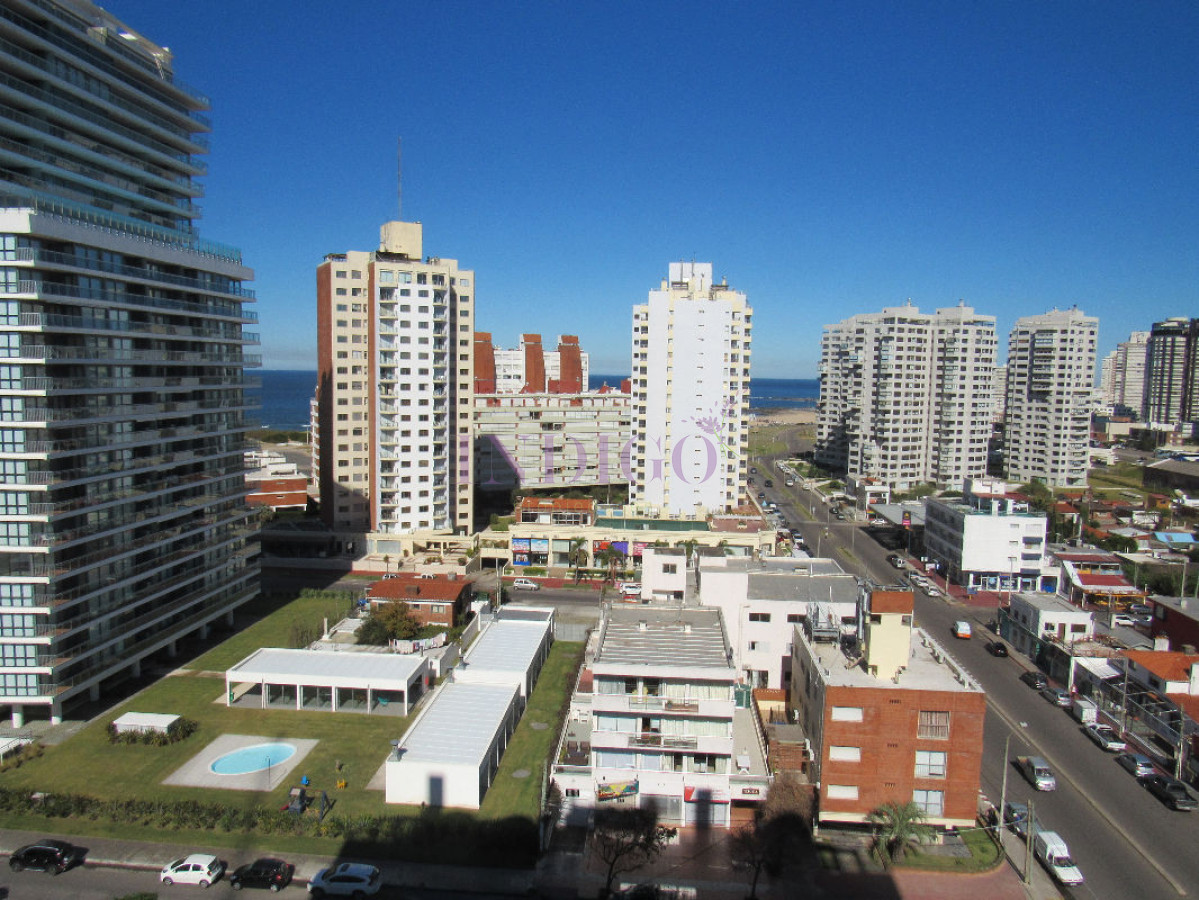 Apartamento Ref.29 - Departamento en alquiler sobre Avenida Francia a metros del Mar.