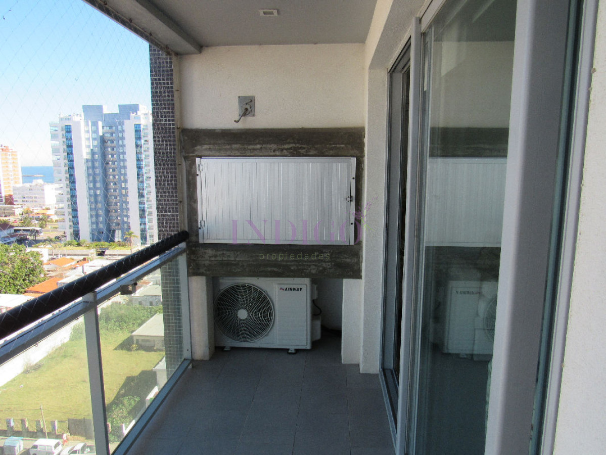 Apartamento Ref.29 - Departamento en alquiler sobre Avenida Francia a metros del Mar.