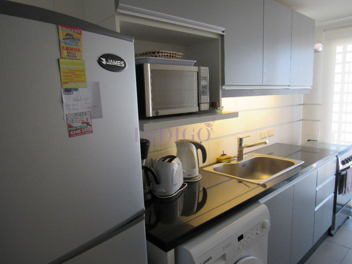 Apartamento Ref.29 - Departamento en alquiler sobre Avenida Francia a metros del Mar.