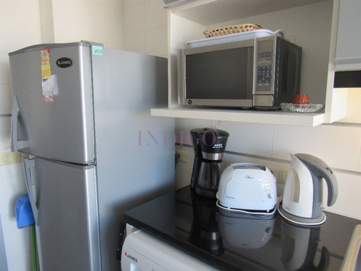 Apartamento Ref.29 - Departamento en alquiler sobre Avenida Francia a metros del Mar.