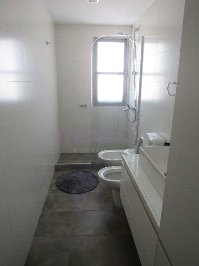 Apartamento Ref.29 - Departamento en alquiler sobre Avenida Francia a metros del Mar.