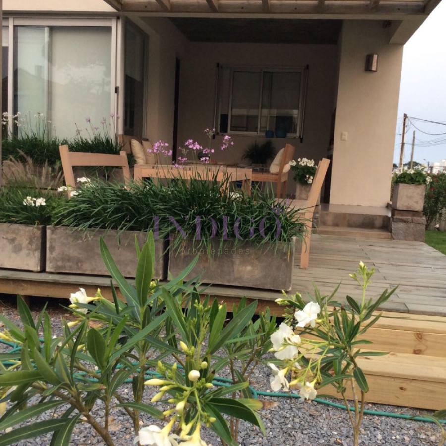 Departamento en alquiler  en Manantiales, 3 dormitorios . - IDG31A