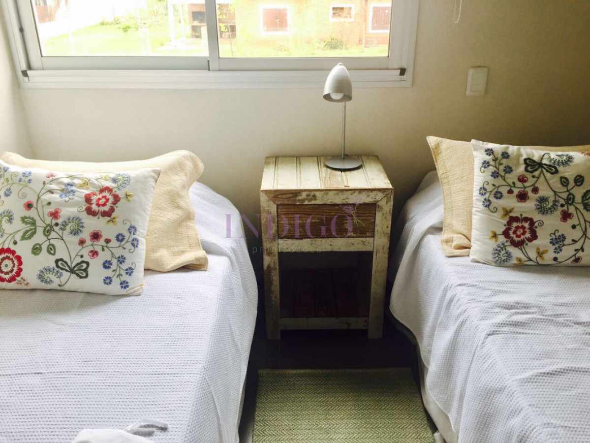 Apartamento Ref.31 - Departamento en alquiler  en Manantiales, 3 dormitorios .