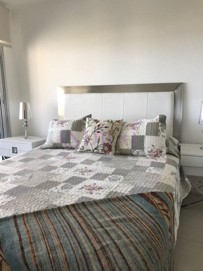 Apartamento Ref.374 - Muy buen departamento en alquiler en Torre Wind  con todos los servicios , 2 dormitorios .