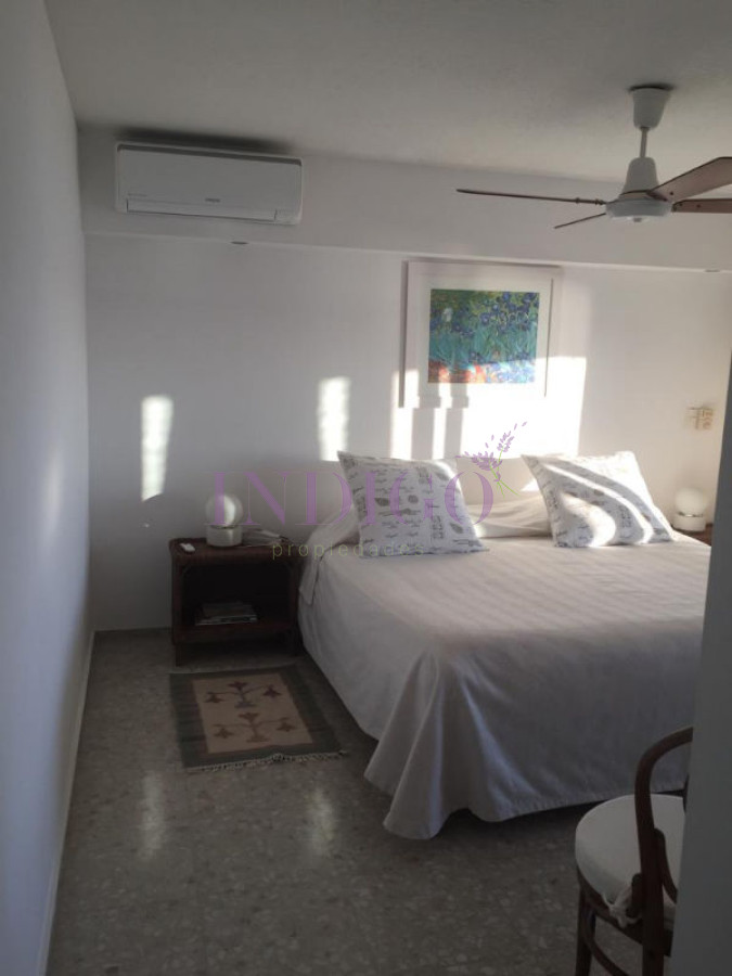 Apartamento Ref.382 - Departamento frente al mar en playa Mansa, 3 dormitorios .