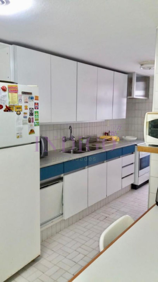 Apartamento Ref.382 - Departamento frente al mar en playa Mansa, 3 dormitorios .