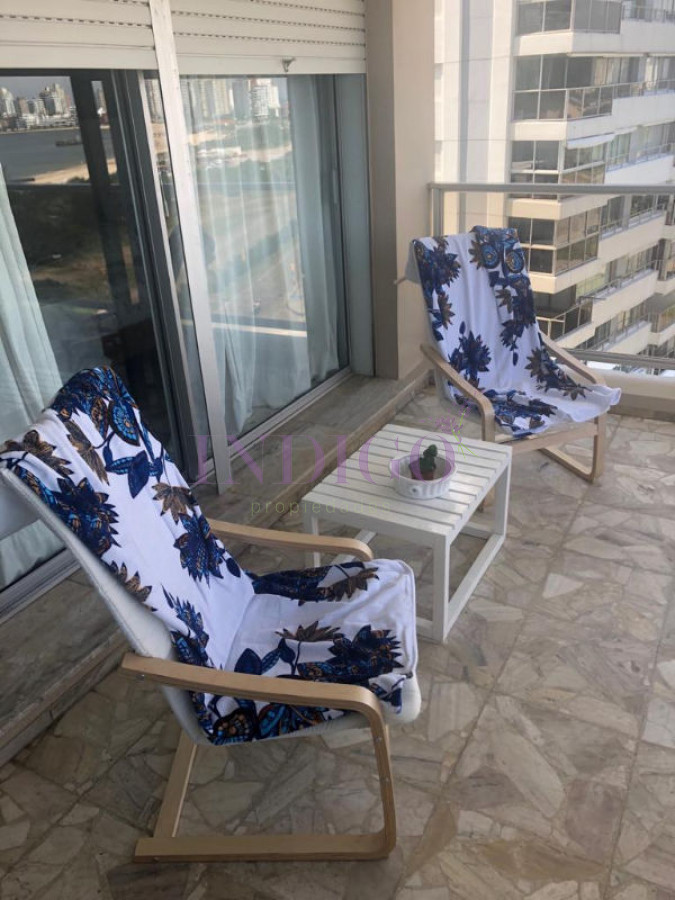 Apartamento Ref.382 - Departamento frente al mar en playa Mansa, 3 dormitorios .
