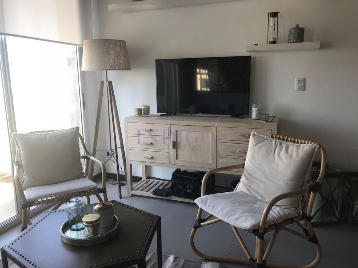Apartamento Ref.78 -  Venta y alquiler sobre playa Montoya, 3 dormitorios mas amplio playroom.