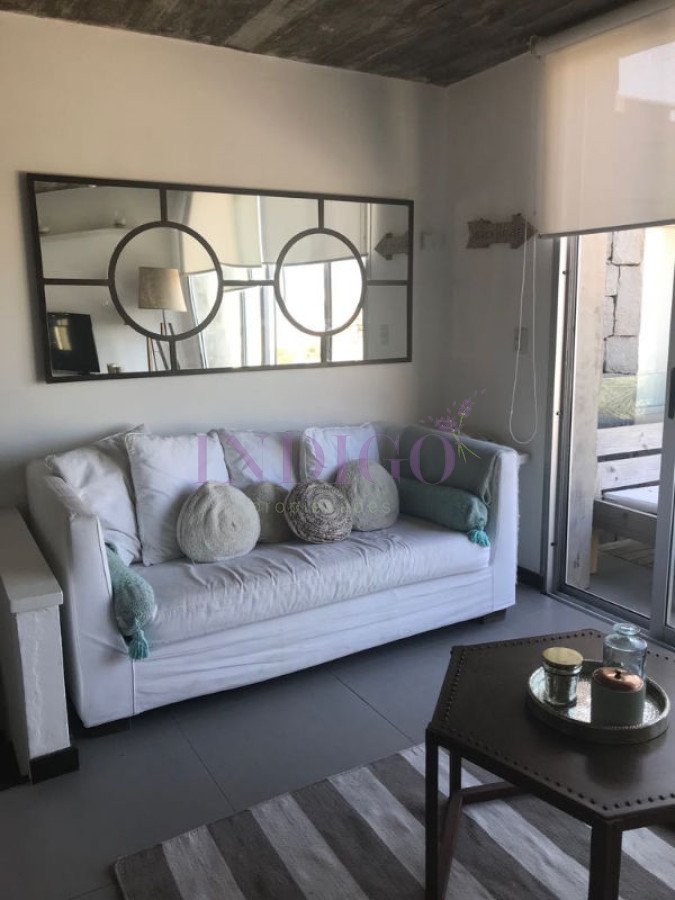 Apartamento Ref.78 -  Venta y alquiler sobre playa Montoya, 3 dormitorios mas amplio playroom.