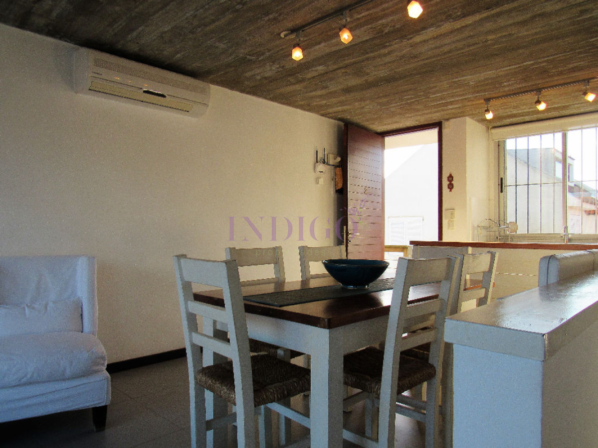 Apartamento Ref.78 -  Venta y alquiler sobre playa Montoya, 3 dormitorios mas amplio playroom.