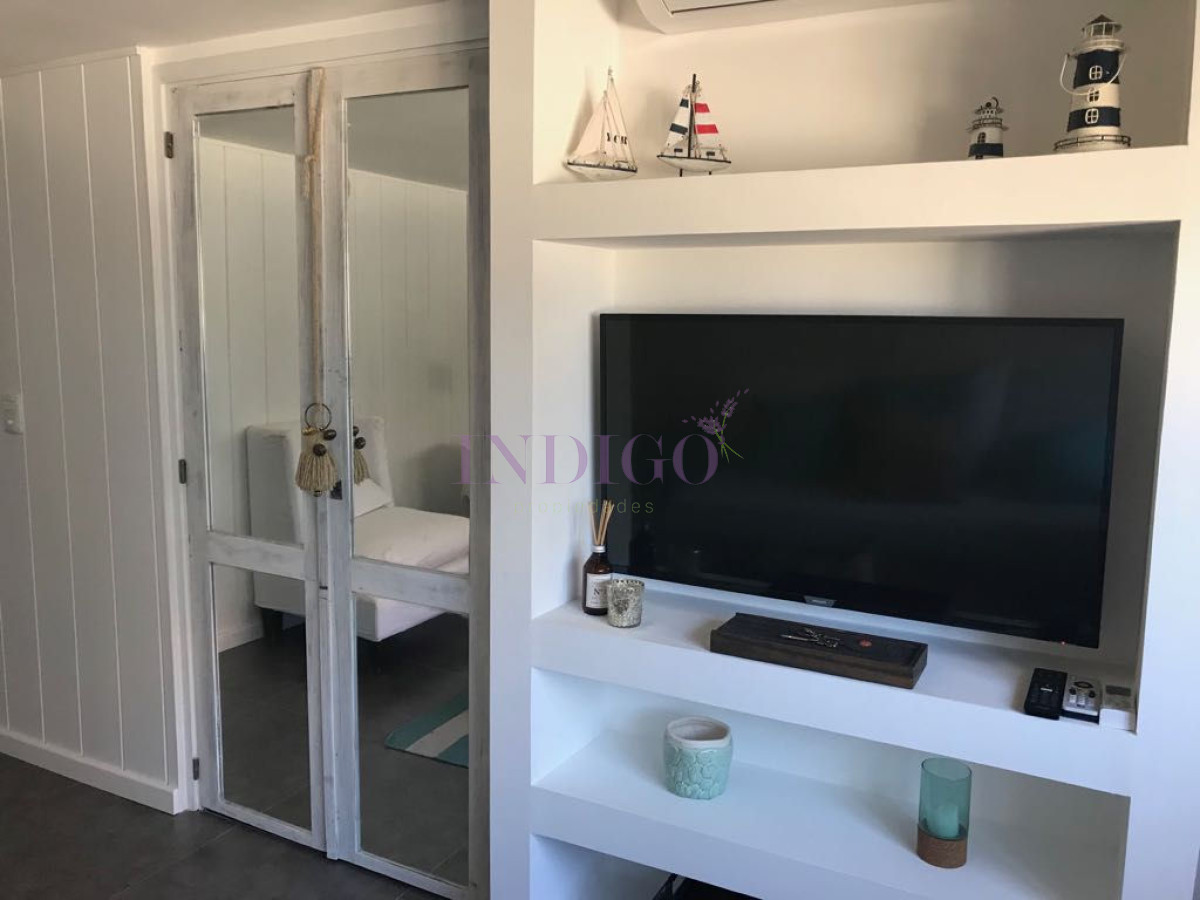 Apartamento Ref.78 -  Venta y alquiler sobre playa Montoya, 3 dormitorios mas amplio playroom.