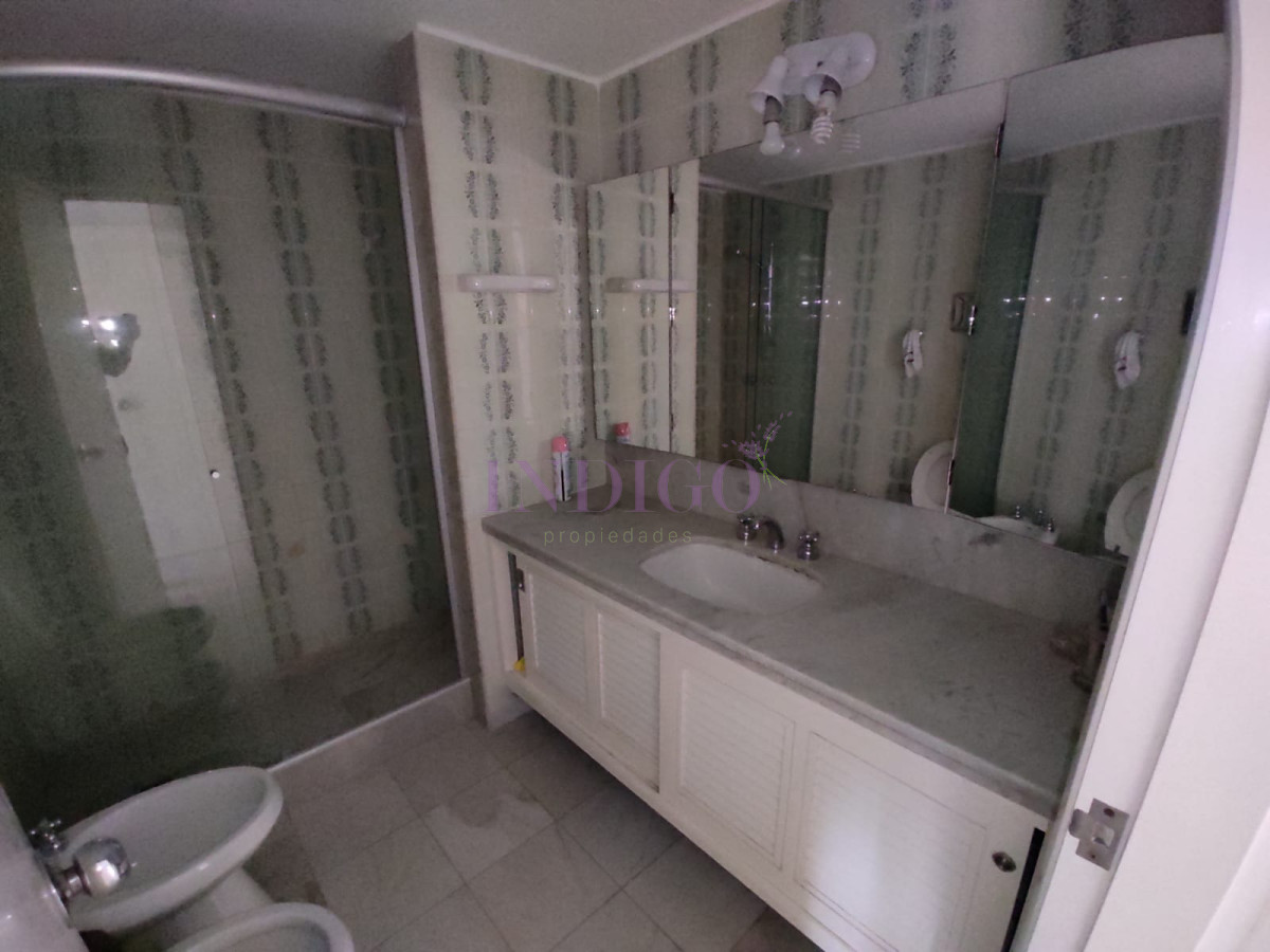 Apartamento Ref.750 - Apartamento de 3 Dormitorios, con excelente vista a la playa mansa, Full Amenities.