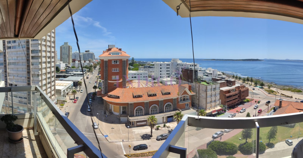 Apartamento Ref.775 - En venta, Peninsula, vista al mansa, 3 dormitorios y serv.