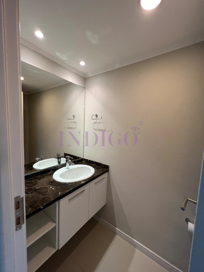 Apartamento Ref.976 - Venta de apartamento 3 Dormitorios en Punta del Este, Uruguay