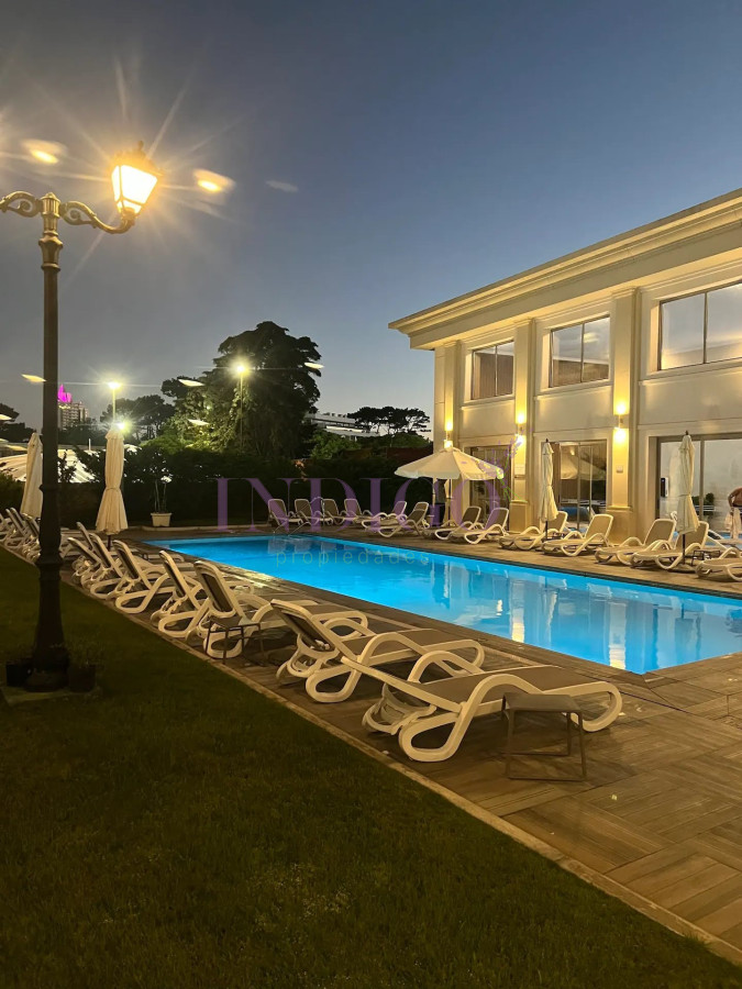 Apartamento Ref.976 - Venta de apartamento 3 Dormitorios en Punta del Este, Uruguay