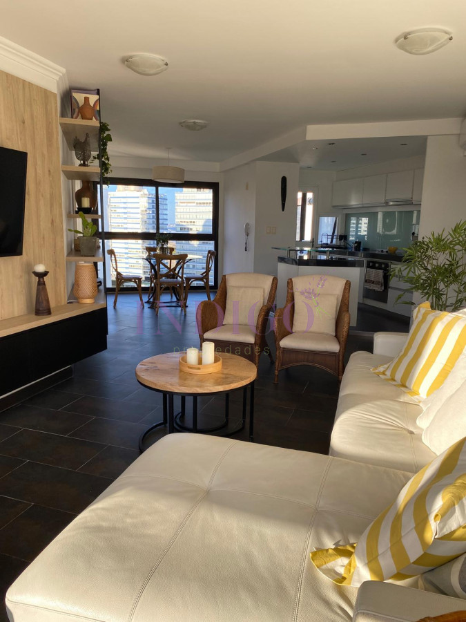 Apartamento Ref.563 - Venta frente al mar en playa Brava.