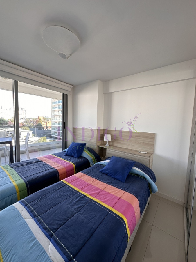 Apartamento Ref.752 - En alquiler 3 dormtorios parada 6 de la brava