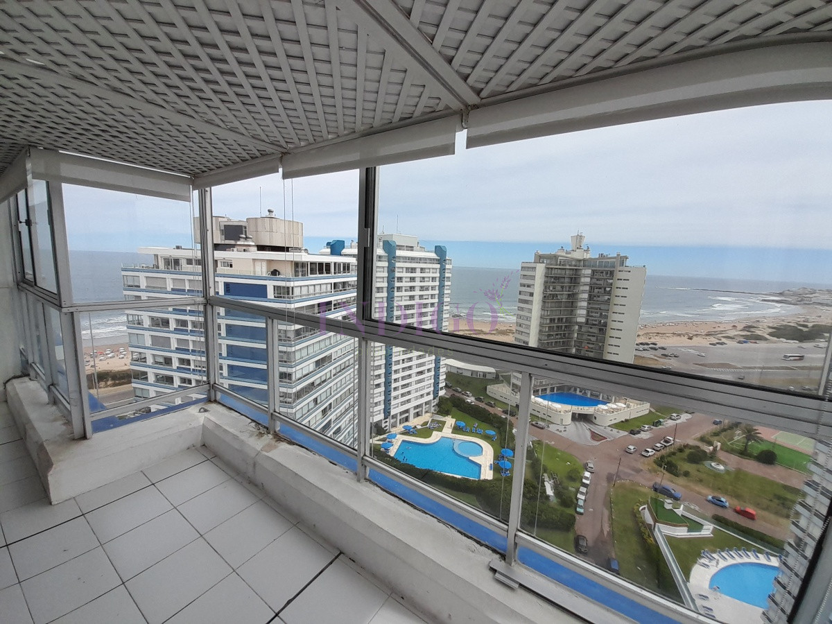 Apartamento Ref.22 - En venta casi frente al mar en playa Brava.