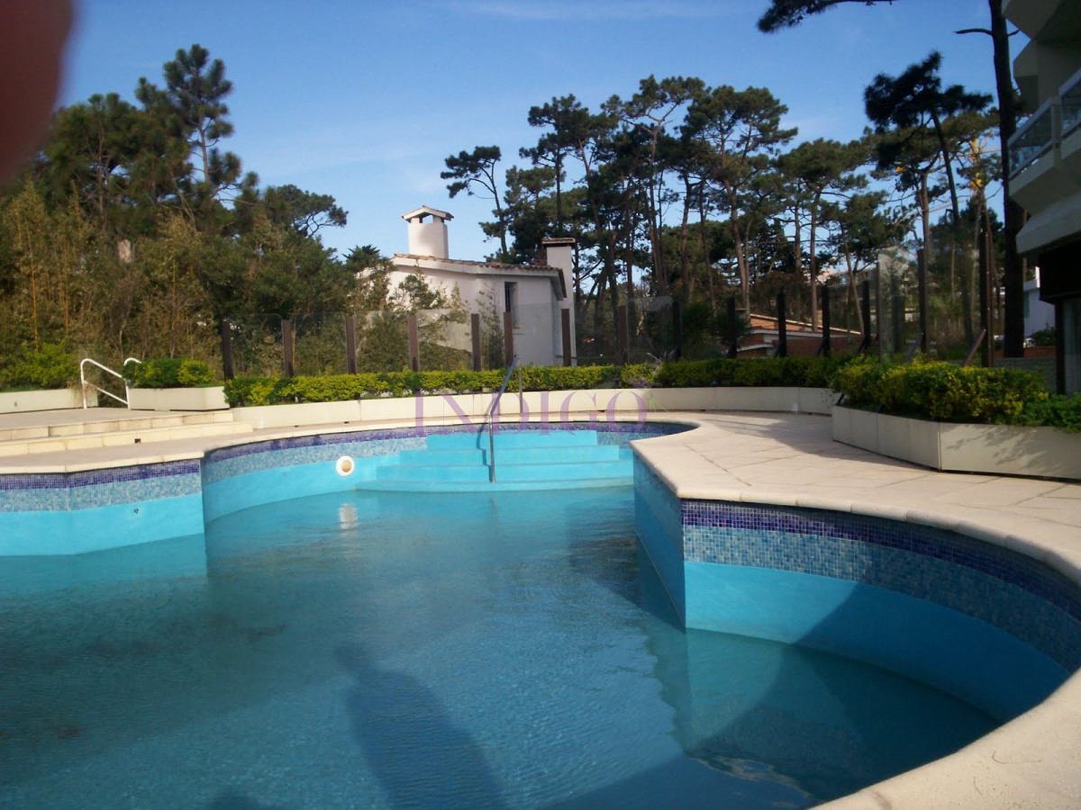 Apartamento Ref.809 - Apartamento con buena vista y ubicacion, muy luminoso, 3 dormitorios y 3 baño, piscina!