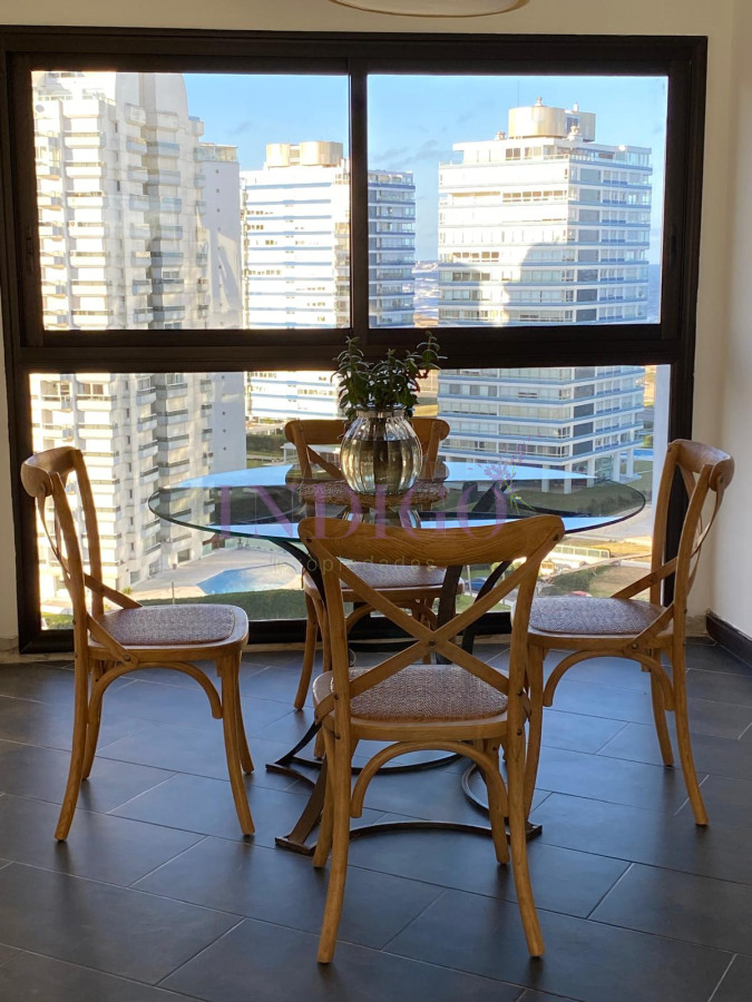 Apartamento Ref.563 - Venta frente al mar en playa Brava.