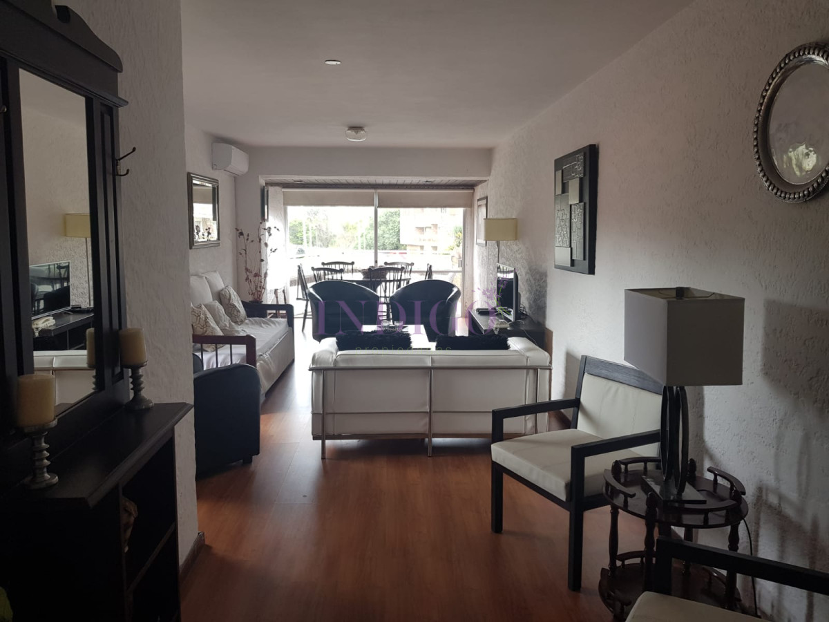 Apartamento Ref.516 - Muy lindo departamento en alquiler sobre Avenida Italia.