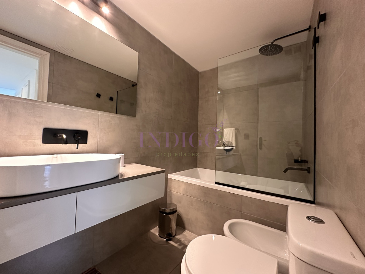Apartamento Ref.384 - En alquiler, Montoya, 3 dorm en suite.