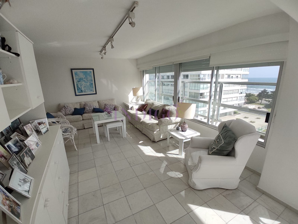 Apartamento Ref.750 - Apartamento de 3 Dormitorios, con excelente vista a la playa mansa, Full Amenities.