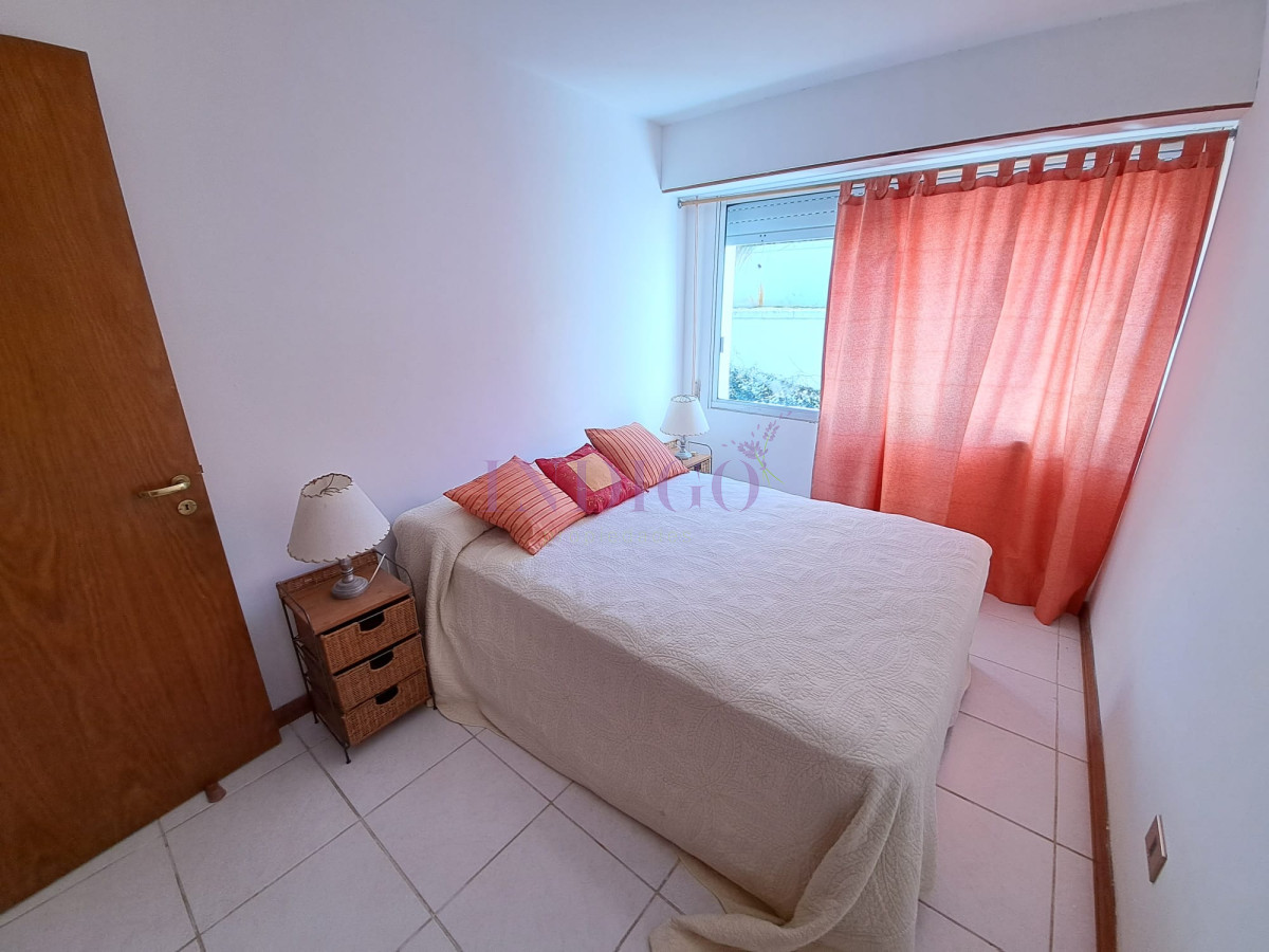 Apartamento Ref.220 - Departamento en venta y alquiler en Manantiales, 3 dormitorios mas dependencia de servicio.