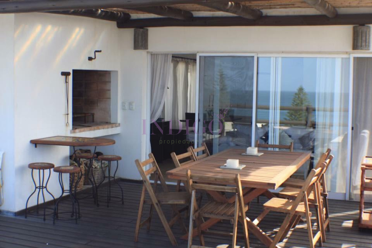 Apartamento Ref.446 - Departamento en La Barra en alquiler casi sobre el mar.