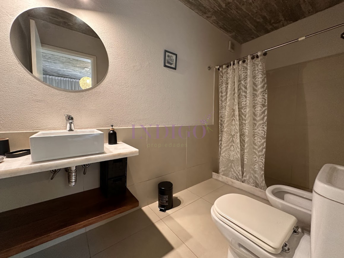 Apartamento Ref.494 - Departamento en alquiler en Manantiales, a pasitos de playa Bikini.