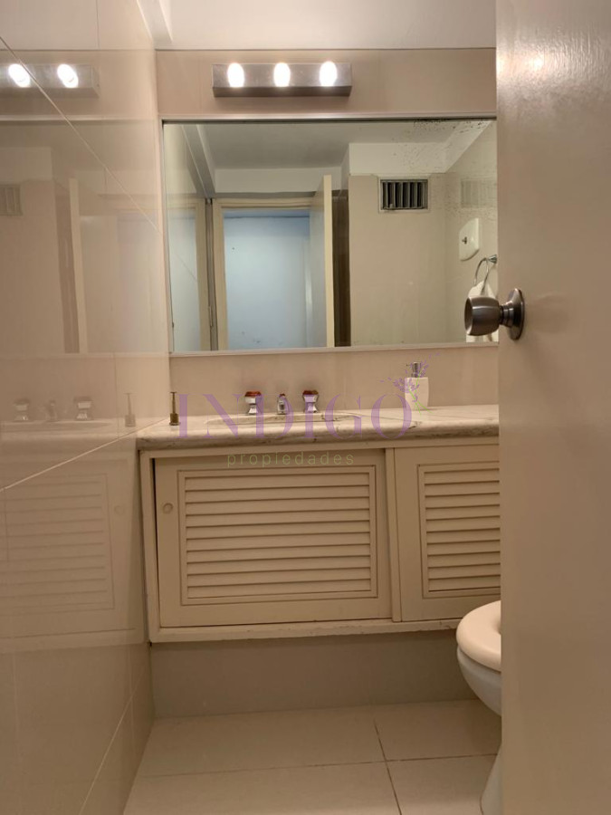 Apartamento Ref.775 - En venta, Peninsula, vista al mansa, 3 dormitorios y serv.