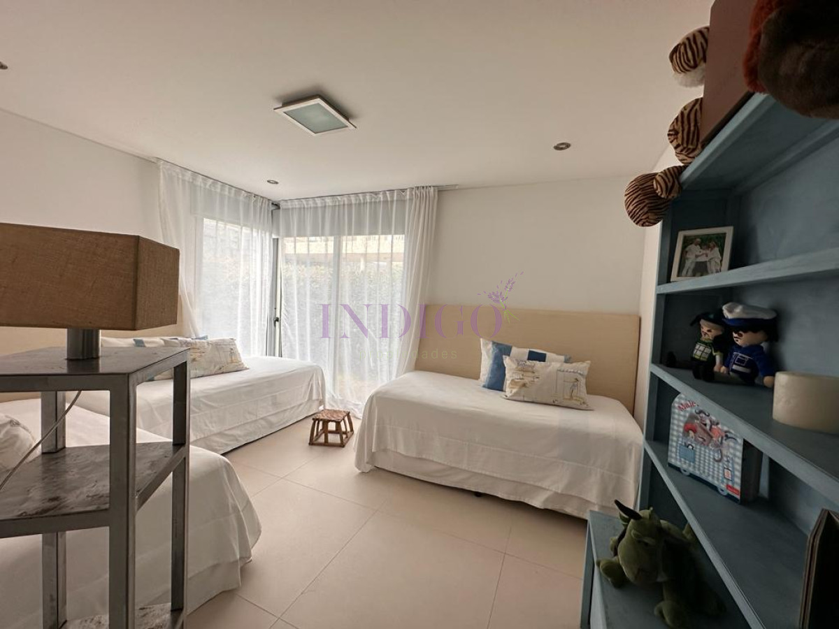 Apartamento Ref.1213 - Apartamento de Lujo en Manantiales, 3 Dormitorios 4 Baños, 2 Cocheras con Parrillero y Piscina!