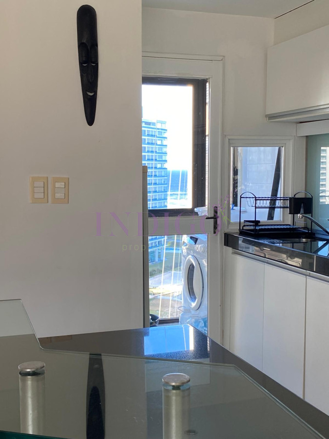 Apartamento Ref.563 - Venta frente al mar en playa Brava.