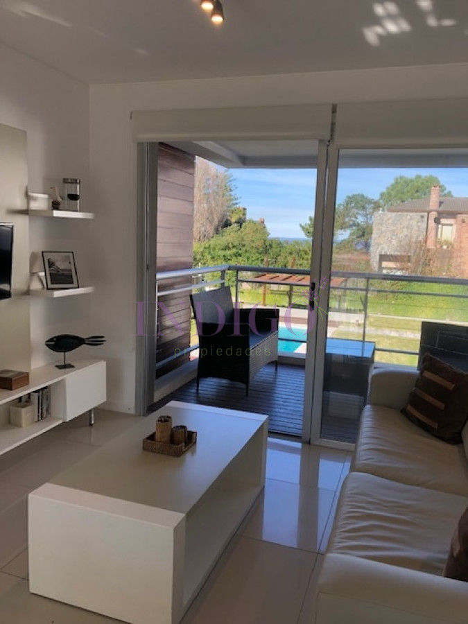 Apartamento Ref.420 - Muy lindo departamento en alquiler a pasitos de la playa en plena Brava.