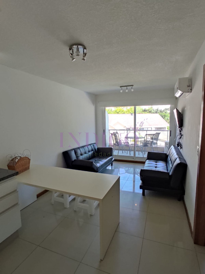 Apartamento Ref.628 - Apartamento de 1 dormitorio, 1 baño, con piscina, muy bien ubicado