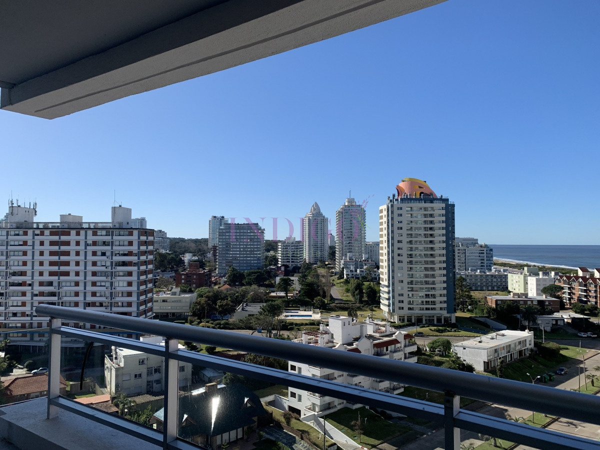 Apartamento Ref.849 - Apartamento en alquiler de 3 dormitorios en Playa Brava con servicios