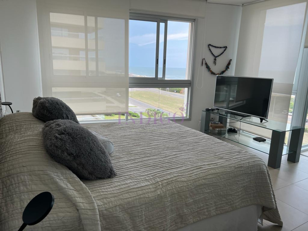 Apartamento Ref.116 - Torre Le Parc está ubicada en Rambla Lorenzo Batlle Pacheco y Av. Roosevelt, en primera línea frente al mar.