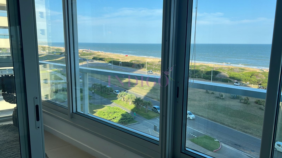 Apartamento Ref.116 - Torre Le Parc está ubicada en Rambla Lorenzo Batlle Pacheco y Av. Roosevelt, en primera línea frente al mar.