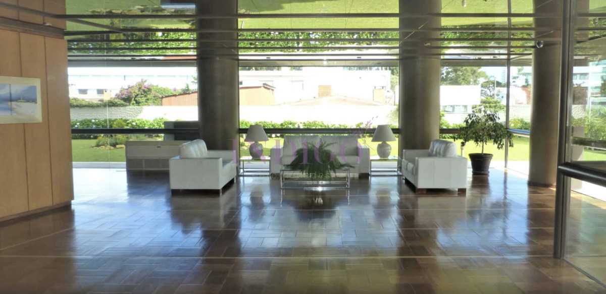 Apartamento Ref.809 - Apartamento con buena vista y ubicacion, muy luminoso, 3 dormitorios y 3 baño, piscina!