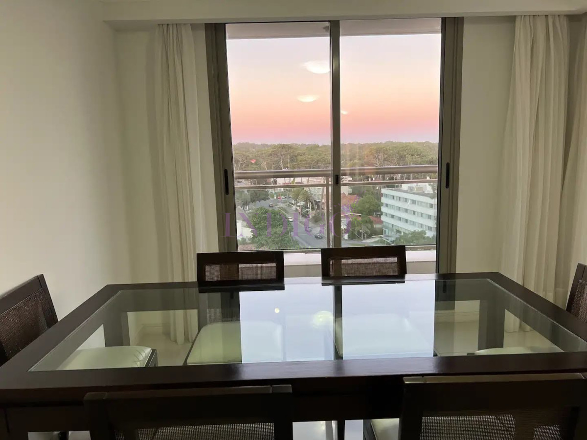 Apartamento Ref.976 - Venta de apartamento 3 Dormitorios en Punta del Este, Uruguay