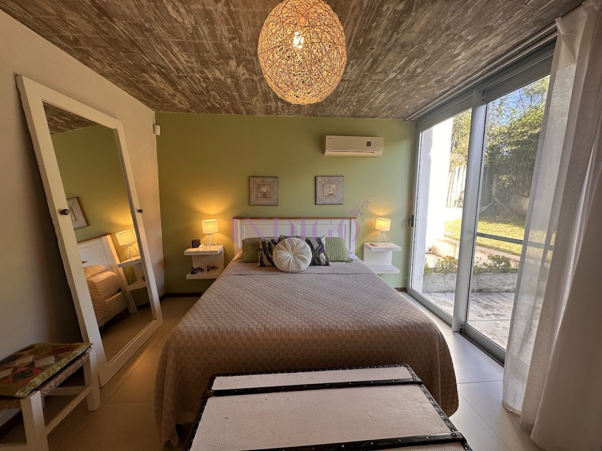 Apartamento Ref.494 - Departamento en alquiler en Manantiales, a pasitos de playa Bikini.