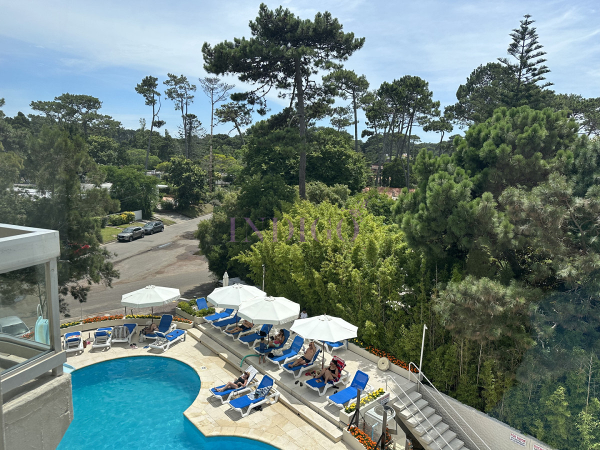Apartamento Ref.809 - Apartamento con buena vista y ubicacion, muy luminoso, 3 dormitorios y 3 baño, piscina!
