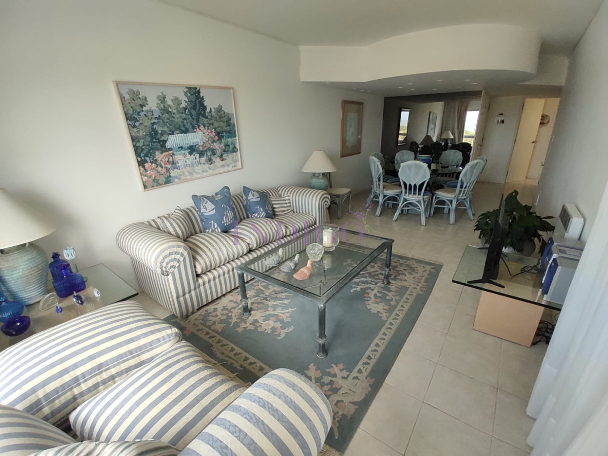 Apartamento Ref.805 - Apartamento en San Rafael, 2 Dormitorios y 2 Baños, En frente al mar!