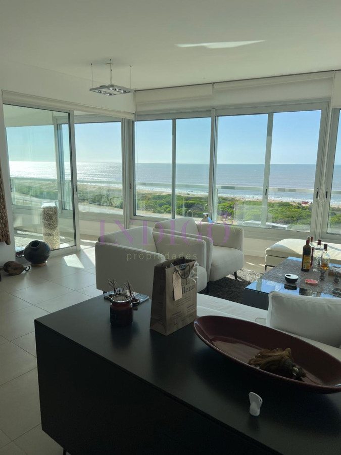 Apartamento Ref.116 - Torre Le Parc está ubicada en Rambla Lorenzo Batlle Pacheco y Av. Roosevelt, en primera línea frente al mar.