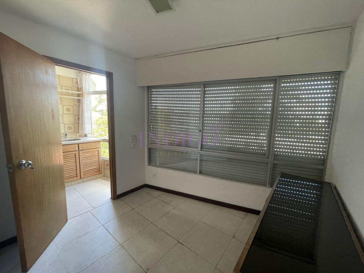 Apartamento Ref.809 - Apartamento con buena vista y ubicacion, muy luminoso, 3 dormitorios y 3 baño, piscina!