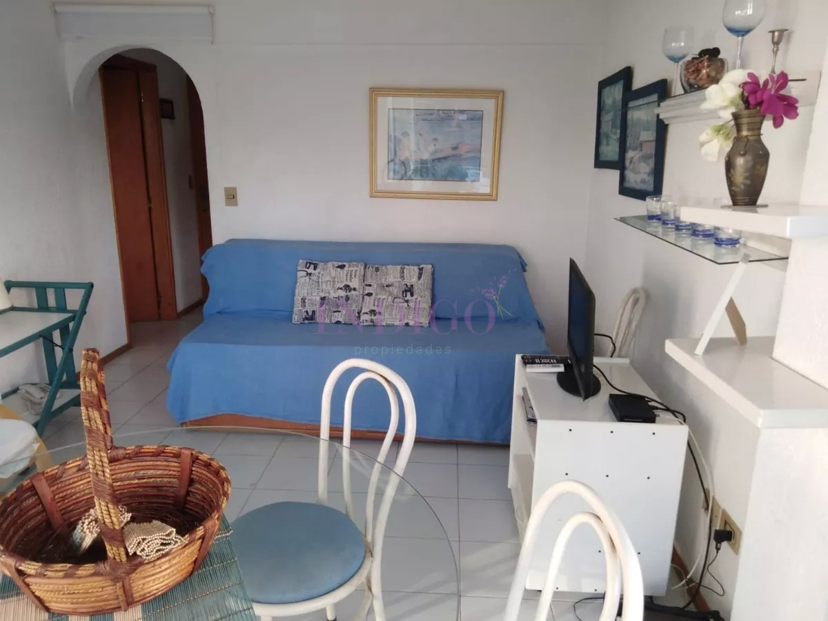 Apartamento Ref.1072 - Apartamento en península a metros de El Emir, piscina, lavadero en una muy linda zona!