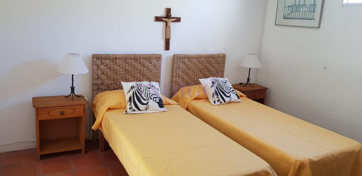 Apartamento Ref.895 - Apartamento en Montoya en Alquiler, 2 Dormitorios, 2 Baños, Luminosa con Piscina y Parillero