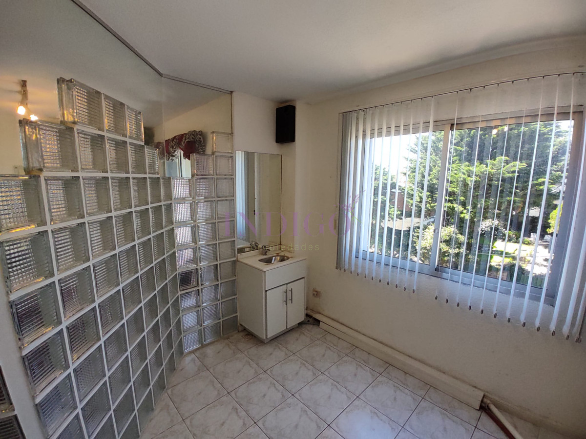 Apartamento Ref.735 - Amplio y luminosos apartamento a la venta en Centro Maldonado
