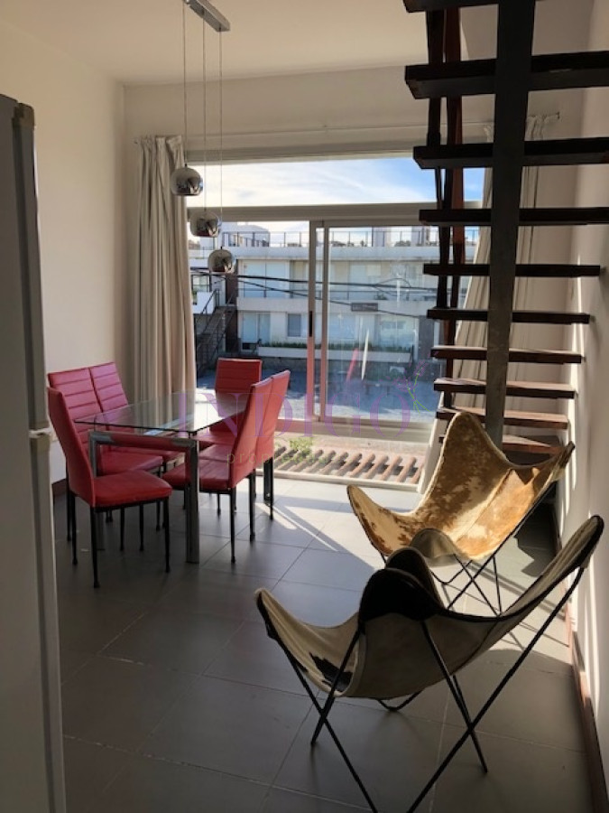 Apartamento Ref.428 - En alquiler departamento en Manantiales.
